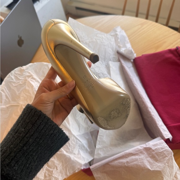 Valentino Metallic Gold Heels with Bow - Picture 6 of 7